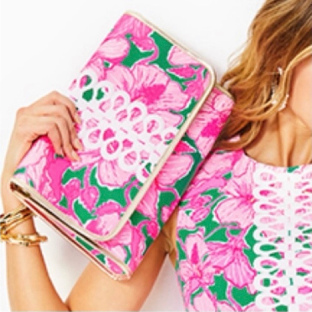 NWT Lilly Pulitzer “Hibis Kiss” Envelope Pouch Clutch Purse OS Pink/Green